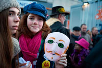 Binche festa de carnaval a Bèlgica Brussel·les. Bèlgica, el carnaval de Binche. Desfilada Festival Mundial de la UNESCO Patrimoni. Bèlgica, Valònia Municipi, província d'Hainaut, poble de Binche. El carnaval de Binche és un esdeveniment que té lloc cada any a la ciutat belga de Binche durant el diumenge, dilluns i dimarts previs al Dimecres de Cendra. El carnaval és el més conegut dels diversos que té lloc a Bèlgica, a la vegada i s'ha proclamat, com a Obra Mestra del Patrimoni Oral i Immaterial de la Humanitat declarat per la UNESCO. La seva història es remunta a aproximadament el segle 14.